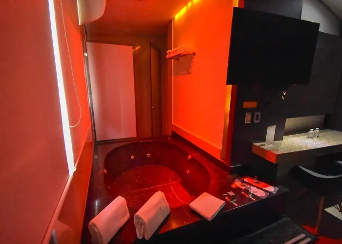 Via La Hotel 3*